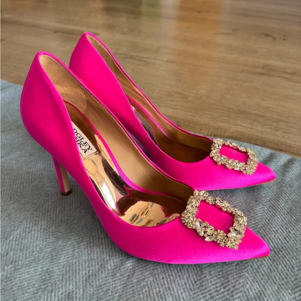 BADGLEY MISCHKA Cher Crystal Embellished Pump in Hot Pink Satin Size US 8.5 - Picture 2 of 16